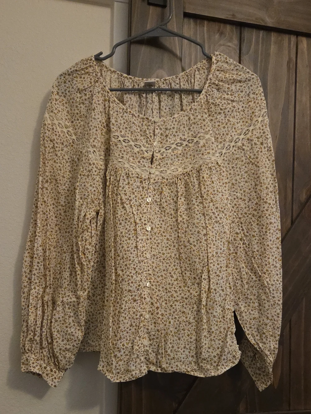 Old Navy Cream Floral Button-Front Peasant Blouse